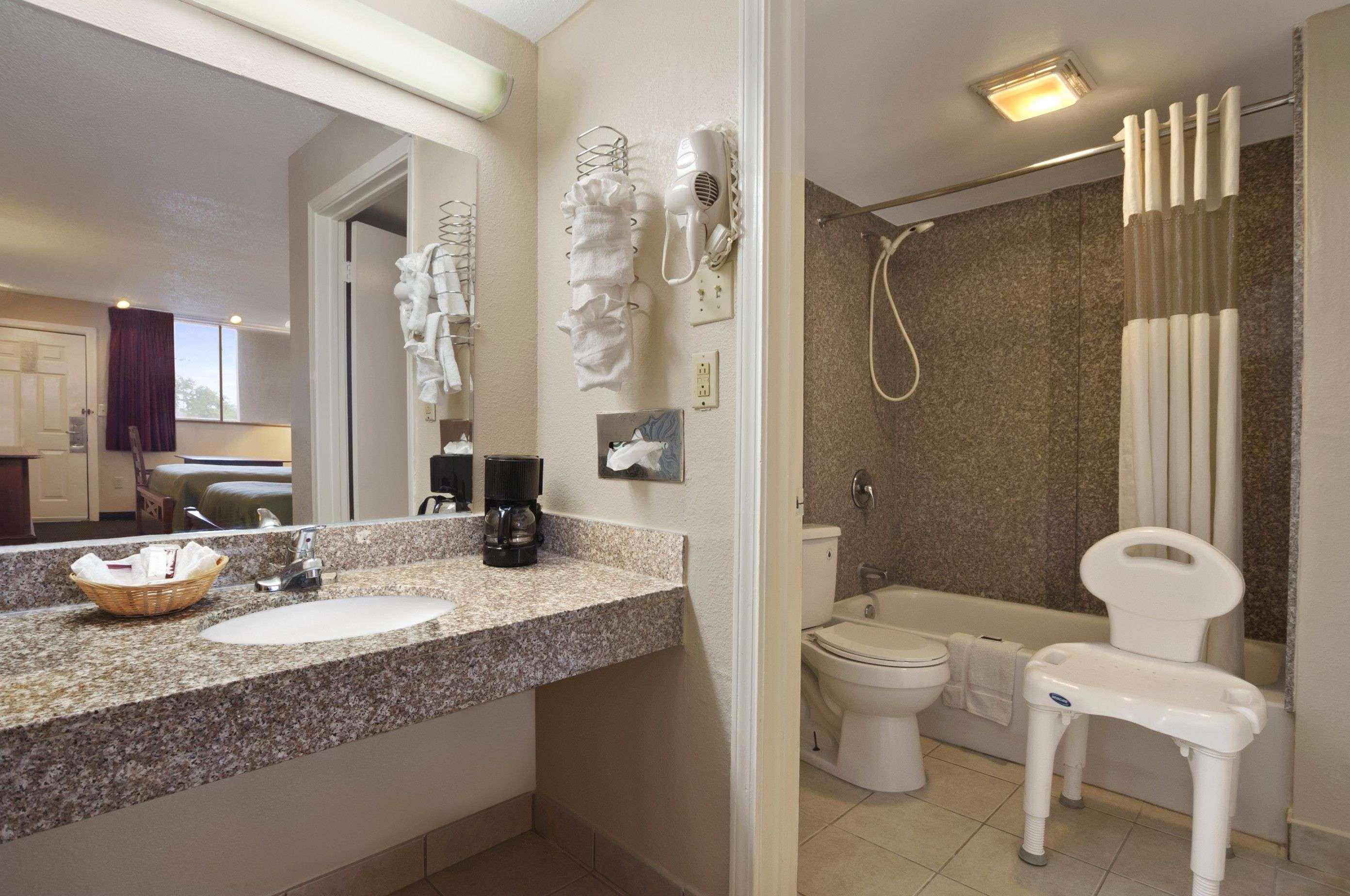 Travelodge By Wyndham New Orleans Harvey Hotel Extérieur photo